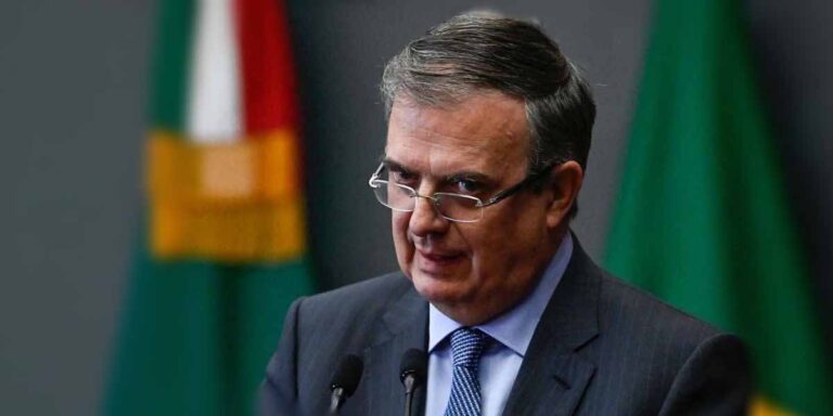 Abren investigación ‘automática’ por albergar a hijo de Marcelo Ebrard en embajada